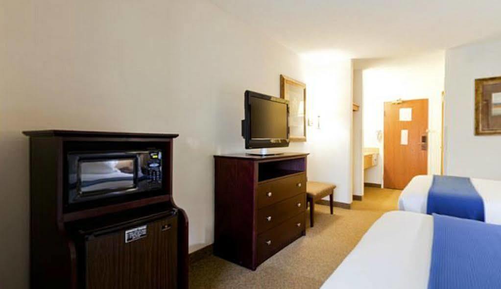 Holiday Inn Express Chicago Northwest-Vernon Hills By Ihg Kültér fotó